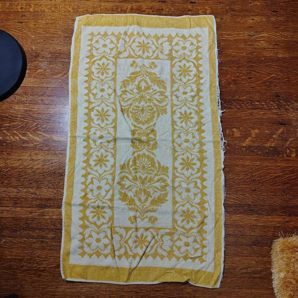 Hollywood Regency VTG Retro Mustard Yellow Bath Towel